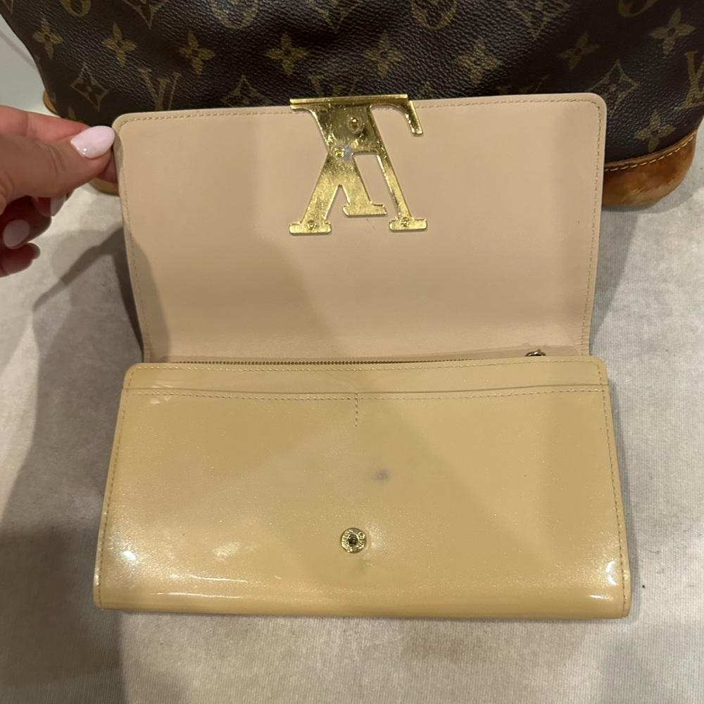 Louis Vuitton clutch - Picture 2 of 15